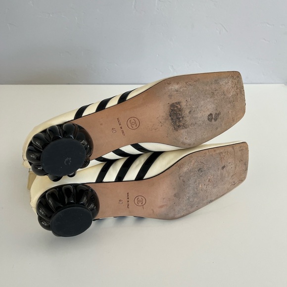 Auth 2012 CHANEL Leather Boots - Picture 6 of 9